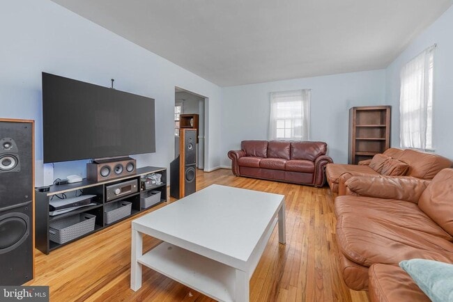 Building Photo - 307 Dickinson Rd