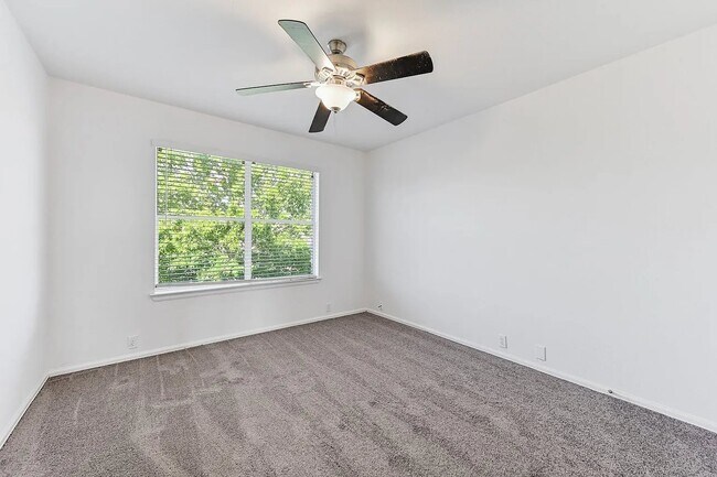 Foto del edificio - 480 Camelia Pkwy