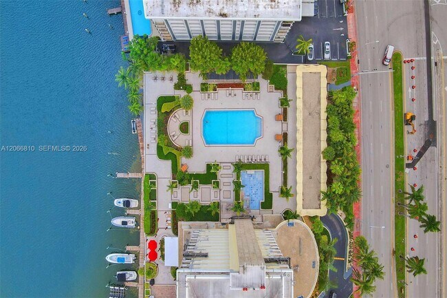 Foto del edificio - 5600 Collins Ave