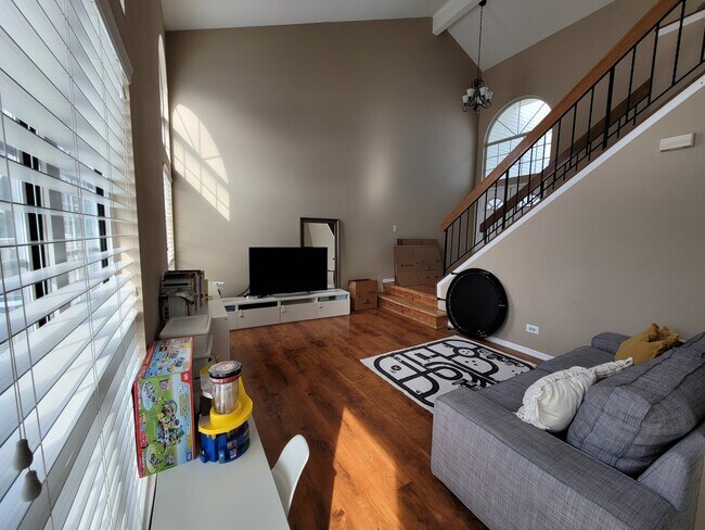 Building Photo - 615 Newbury Ln
