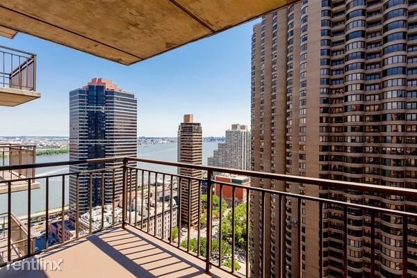 Foto principal - 300 E 39th St