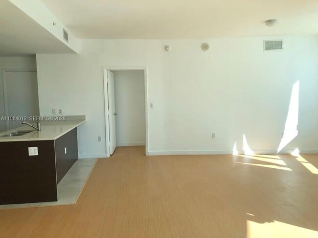 Building Photo - 1900 N Bayshore Dr