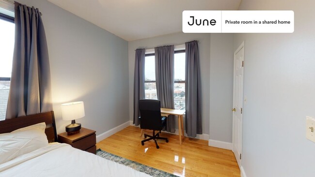 Building Photo - Private bedroom in 4 bed/2 bath Home