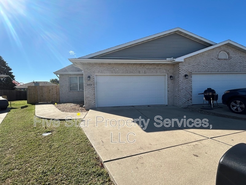 Primary Photo - 1414 School House Ln