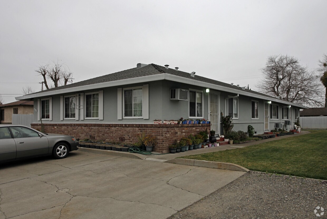 Foto principal - 605 W El Camino Ave