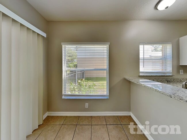 Foto del edificio - 6137 Skylarkcrest Dr