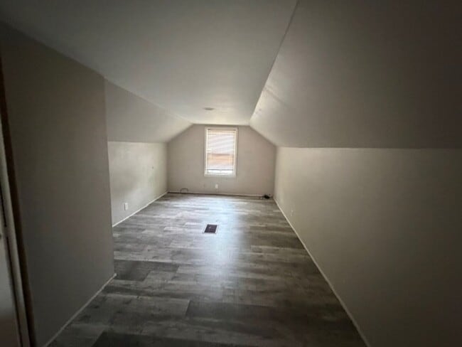 Foto del edificio - 3 Bedroom one and a half bath Rent Ready s...