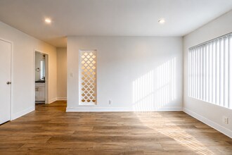 Building Photo - 2233 S Ridgeley Dr