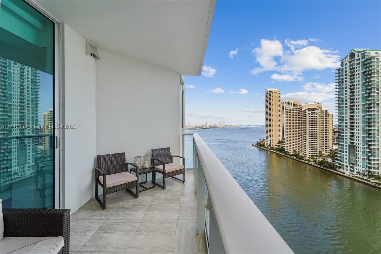 Foto principal - 300 S Biscayne Blvd