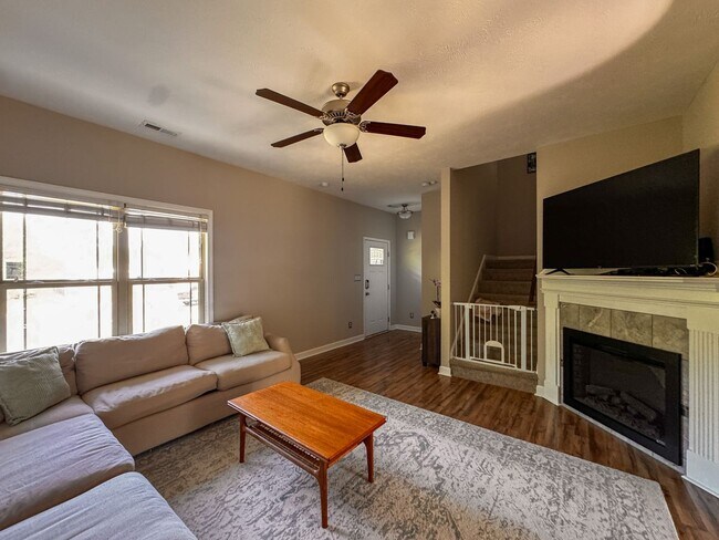 Foto del edificio - Stunning 4 Bed 2.5 Bath Raeford Home on Cul-de-sac