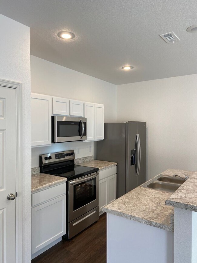 Foto del edificio - Now Preleasing: Modern 3 Bedroom Home in Faulkner Crossing