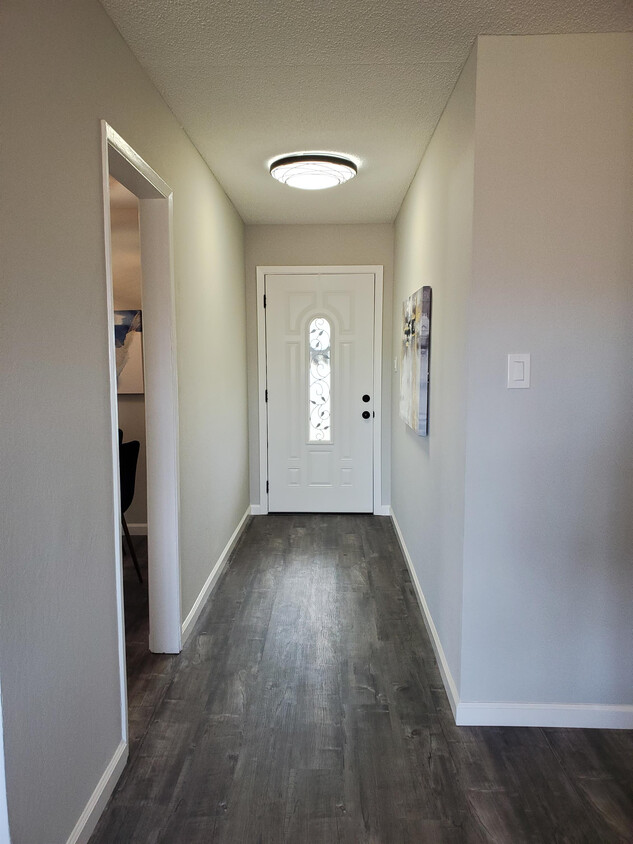 Foto principal - 1348 Kansas Cir