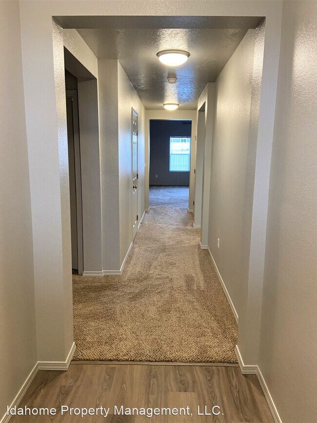 Foto del edificio - 3 br, 2 bath House - 2733 W Midnight Dr