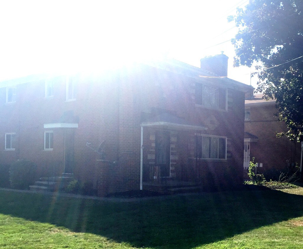 Primary Photo - 2872 Chamberlain Rd