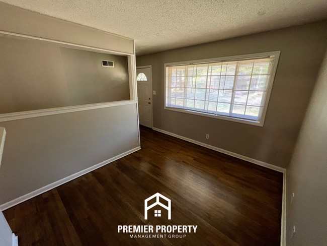 Building Photo - Charming 3BR/1BA Near Getwell | Hardwood Floors & Huge Fenced Backyard