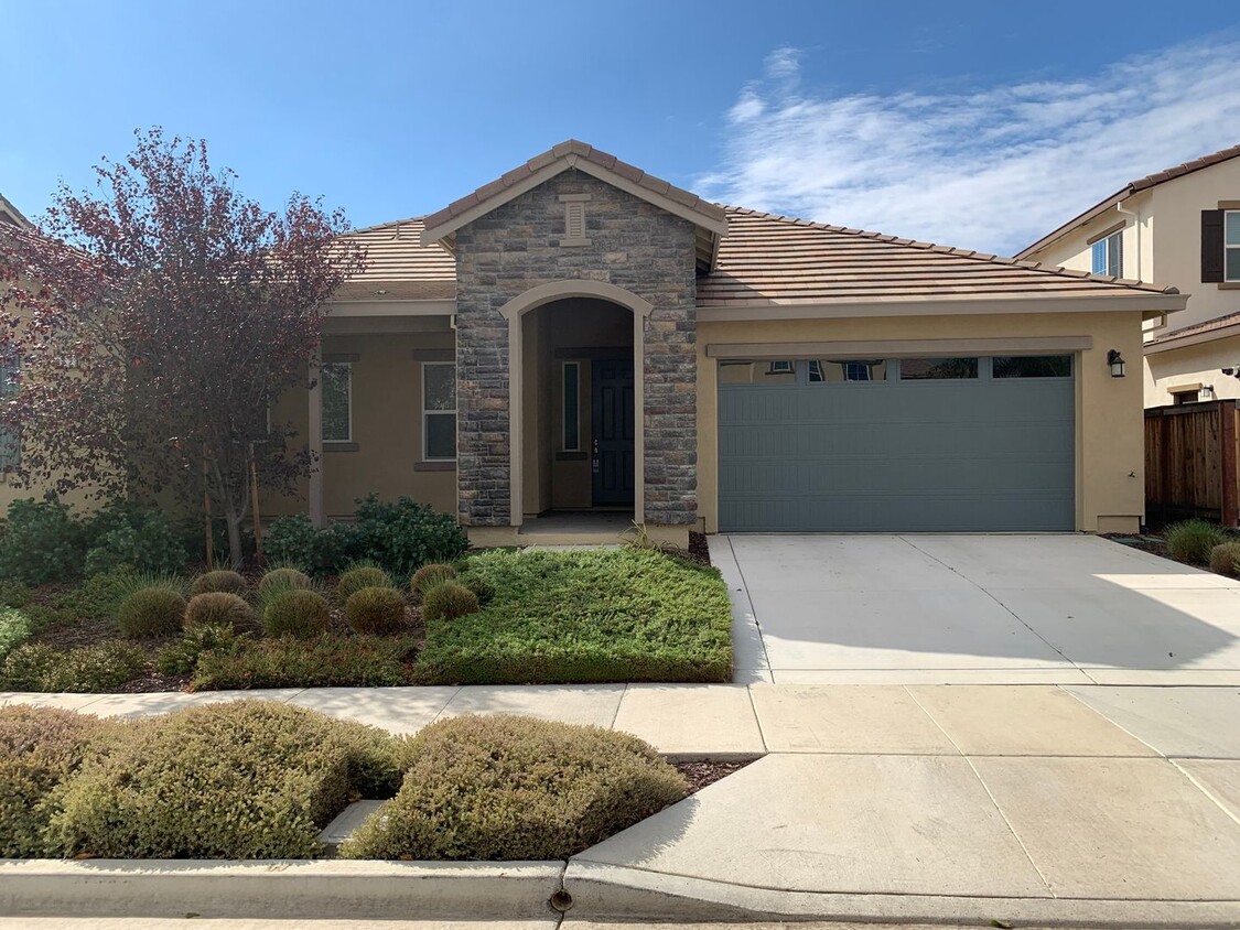 Beautiful 4 bedroom, 2.5 bath single story... House Rental in