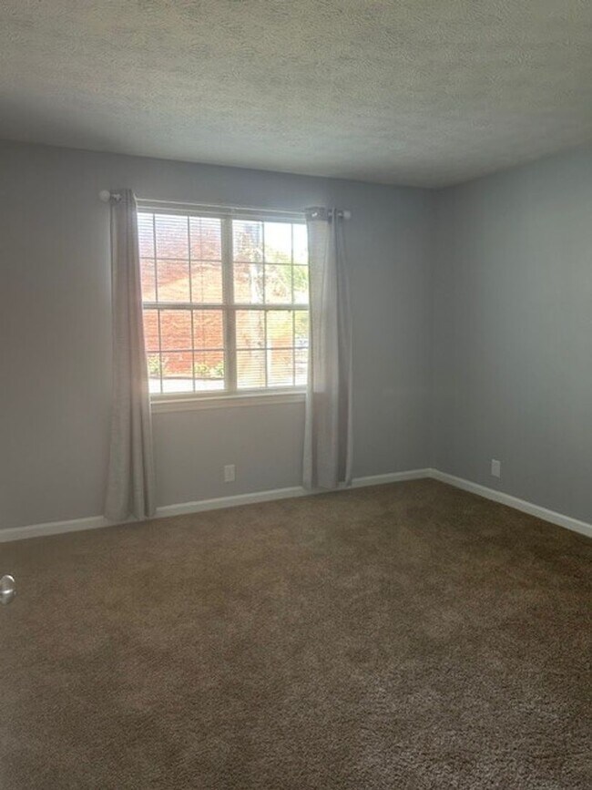 Foto del edificio - Rivergate Townhome Available Now