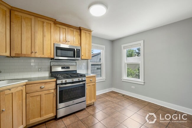 Building Photo - Must See Home In Sugarhouse!