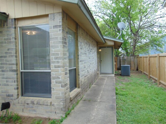 Building Photo - 9603 Teasdale Terrace