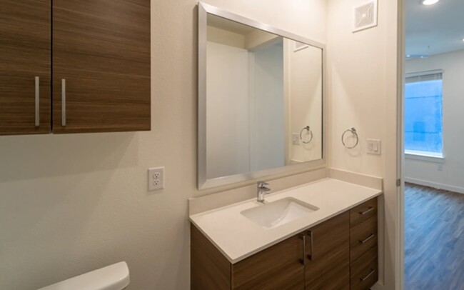 Building Photo - Urban Oasis: 2 Bedroom Apartment Luxury
