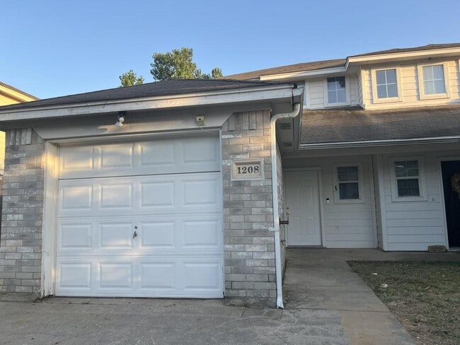 Photo - 1208 Village Garden Dr Townhome