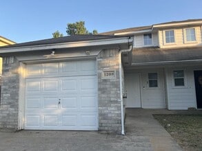 Building Photo - 1208 Village Garden Dr