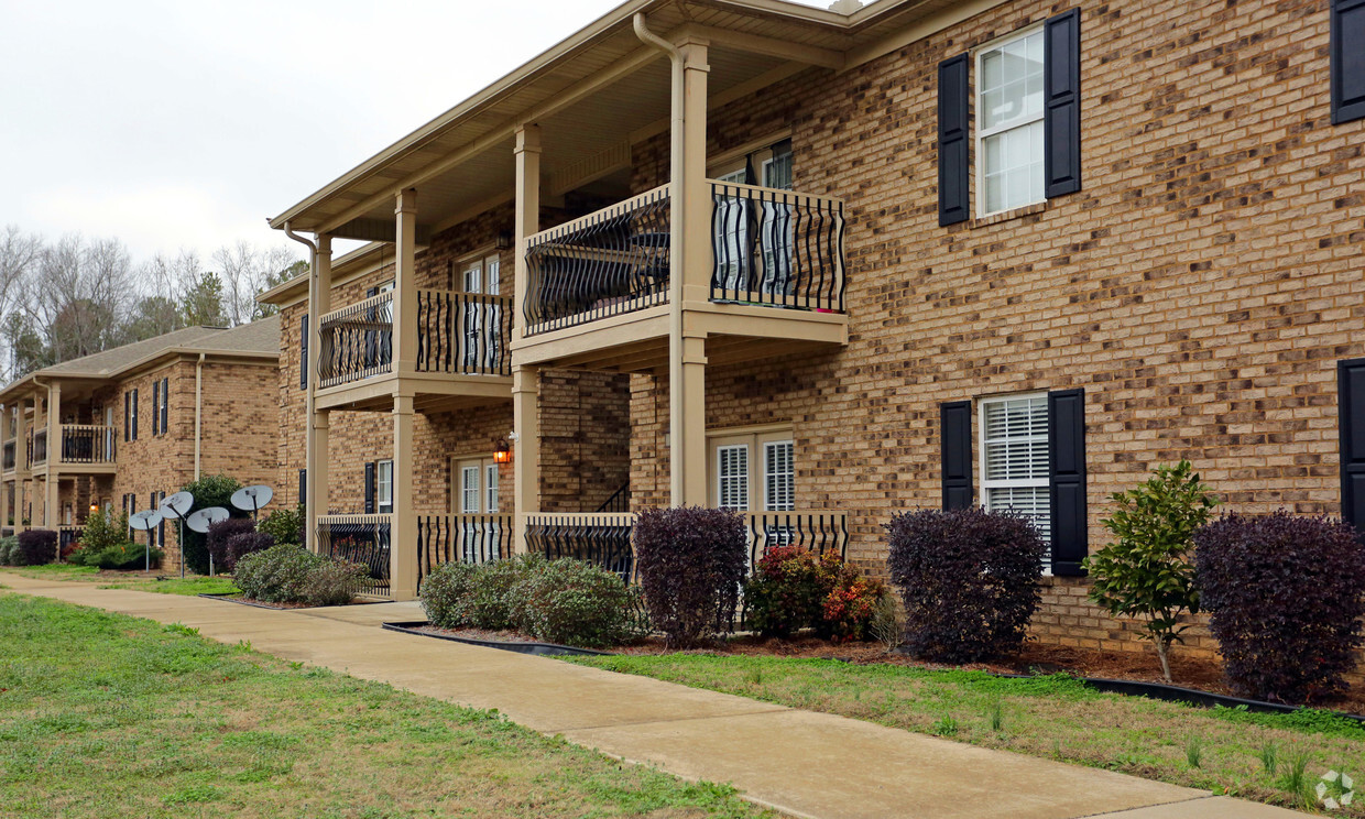 Crown Pointe Apartments in Rainbow City, AL