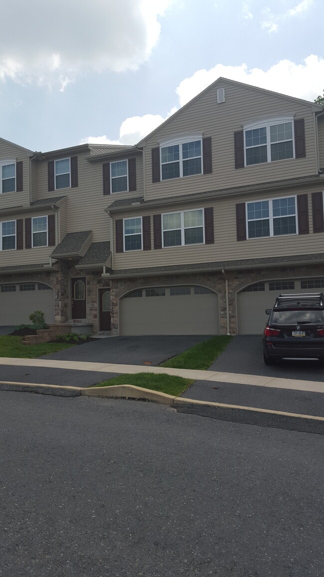 Building Photo - 330 weatherstone drive