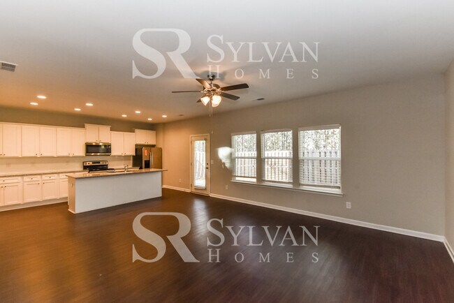 Foto del edificio - Lease today! No extra charge for contentme...