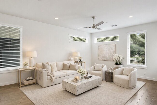 Foto del edificio - 2301 Bluebonnet Ln