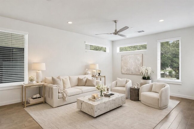 Building Photo - 2301 Bluebonnet Ln