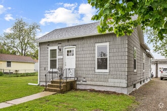 Building Photo - 11611 Maple Ave
