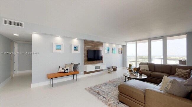 Foto del edificio - 5601 Collins Ave