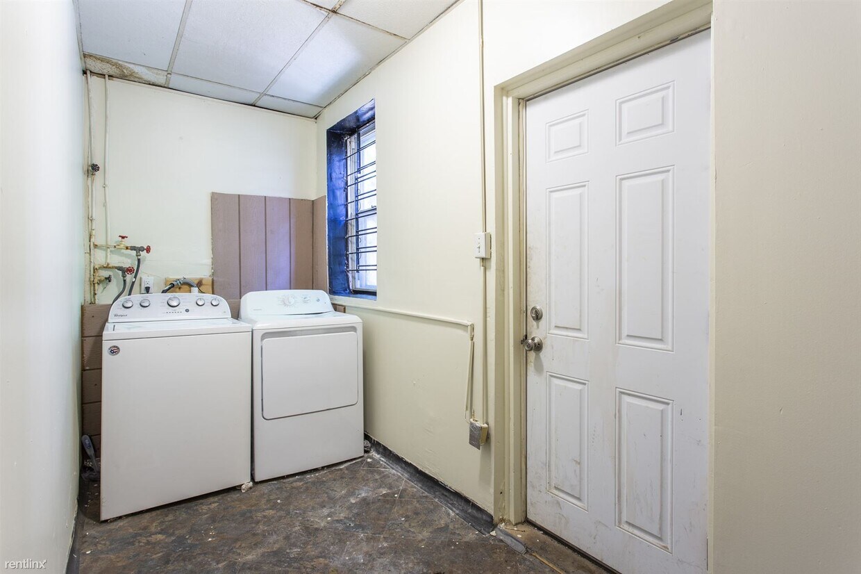 Primary Photo - 4 br, 1 bath House - 3911 WARREN ST
