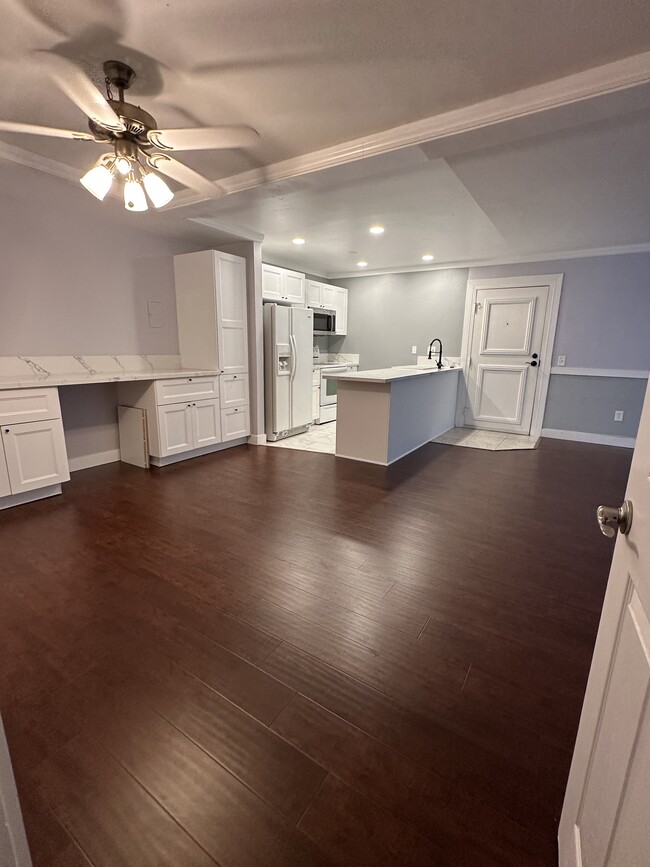 Building Photo - 8036 Linda Vista Rd