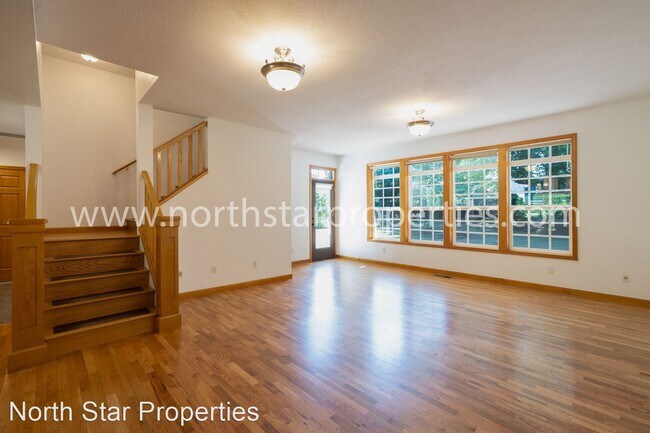 Building Photo - 3 br, 2.5 bath House - 3552 Upper Drive