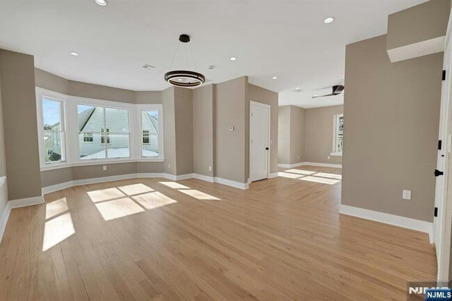 Building Photo - 49 Park Ave