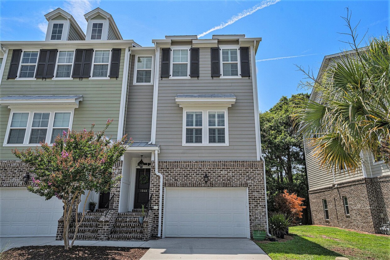 Primary Photo - Centrally located Townhome in Mount Pleasant