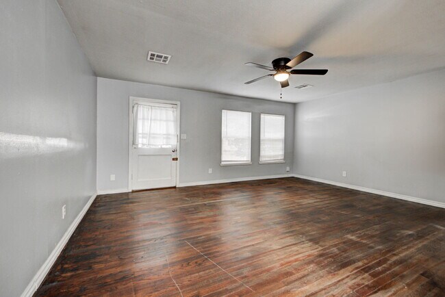 Foto del edificio - 1110 W Apache St