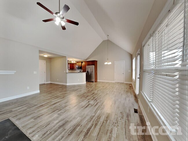 Foto del edificio - 335 Oxfordshire Dr