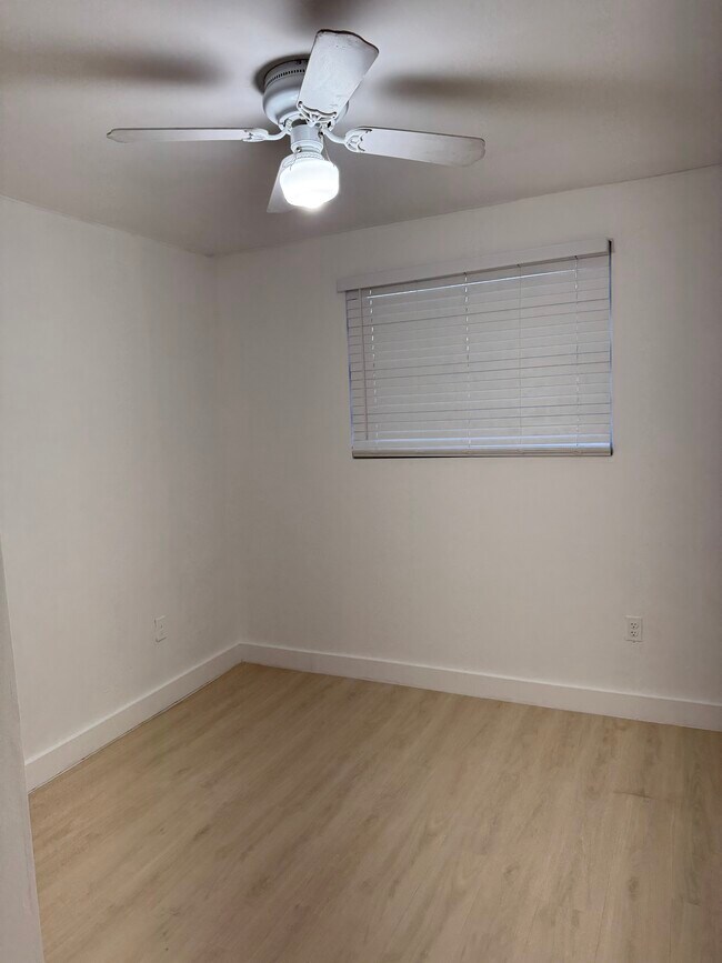 Dormitorio de eficiencia - 4521 SW 5th Ter