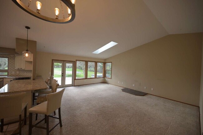 Foto del edificio - Single level, 3+ bed 3 bath, 2,932 sf home on 1.23 acres in Sequim