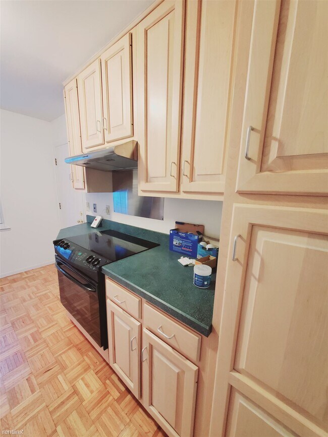 Building Photo - 1 br, 1 bath Condo - 41 Village Walk