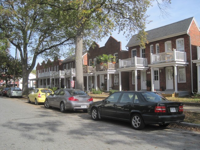 Vista a la calle - 711 Chimborazo Blvd