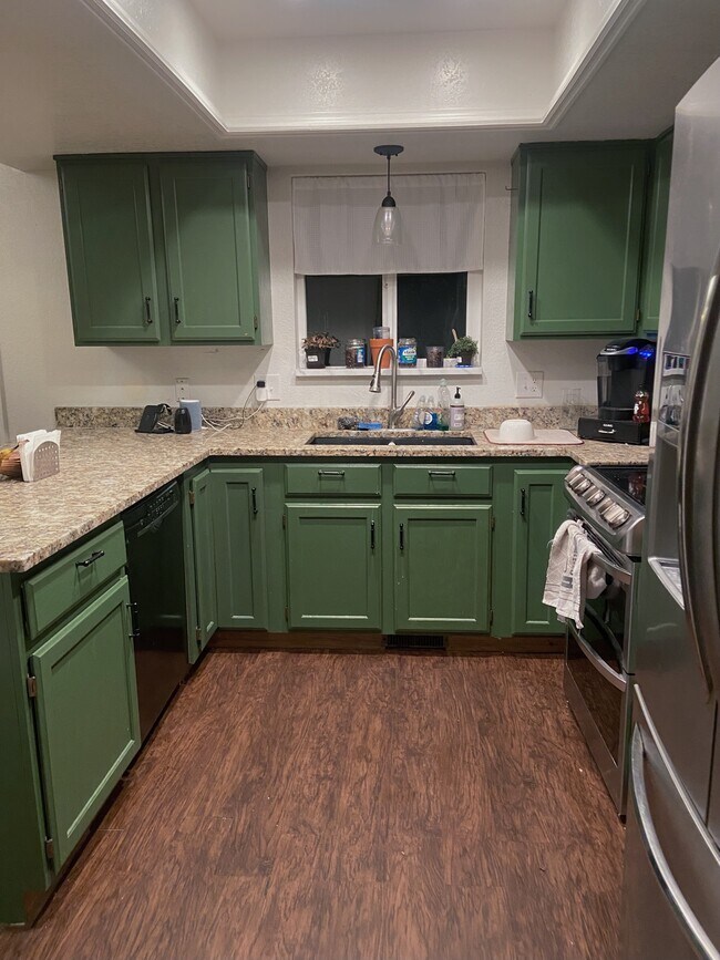 Kitchen - 255 W 580 S