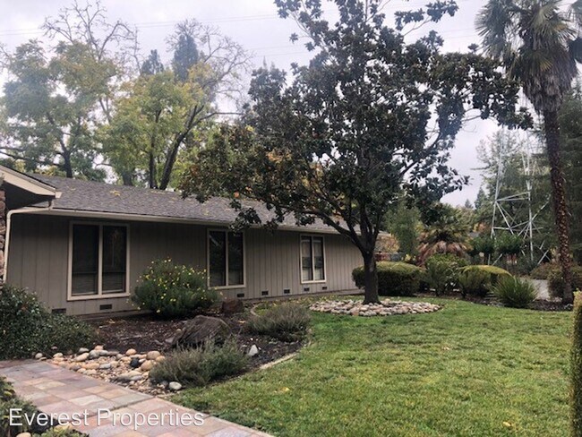 Building Photo - 4 br, 2.5 bath Apartment - 909 Raintree Place