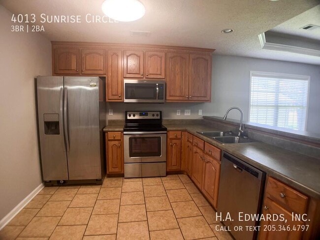 Building Photo - 4013 Sunrise Cir
