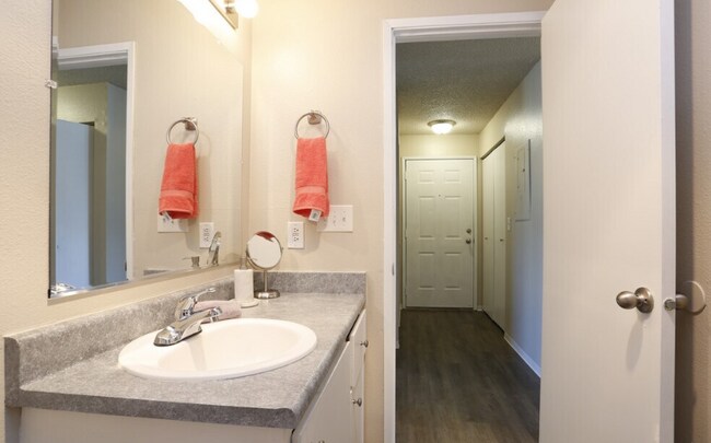 Foto del edificio - 5726 59th St Ct W