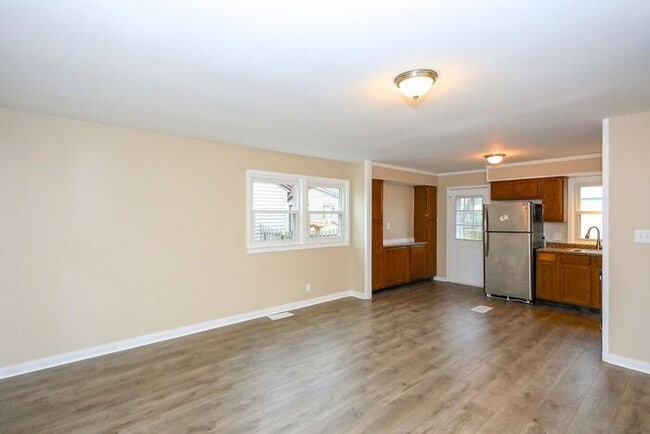 Building Photo - 2 Bedroom in Lawrence