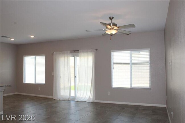 Foto del edificio - AMAZING 4 BEDROOM IN THE HEART OF ALIANTE